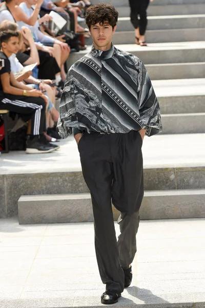 Look 35